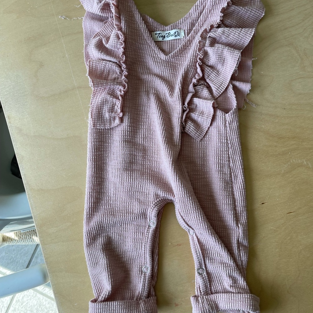 never worn size 6-9 months